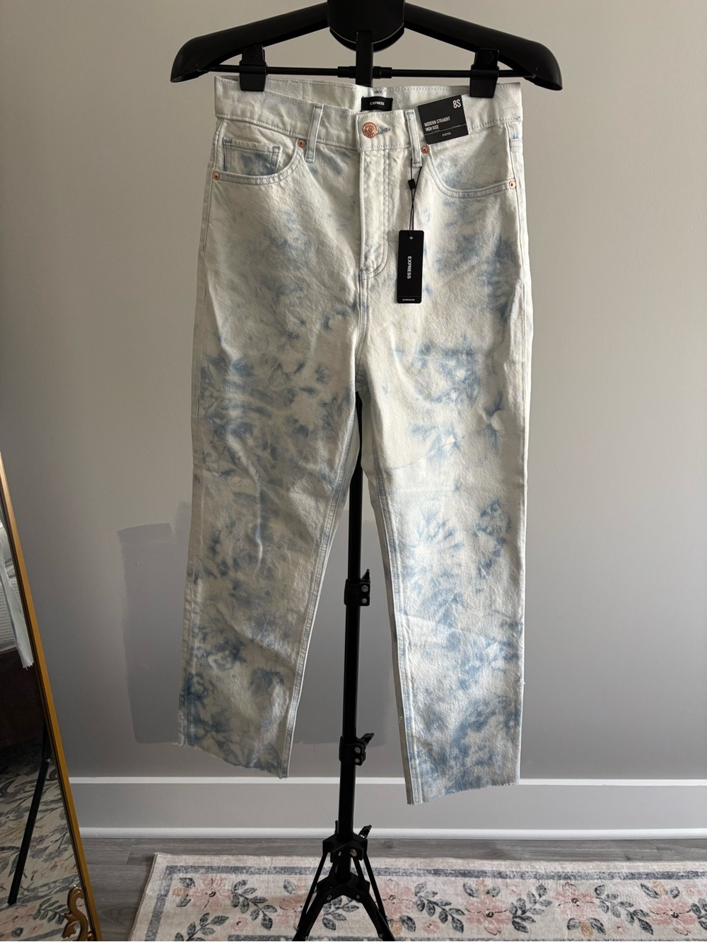 Express Women's Straight Leg Tie-Dye Jeans in White and Light Blue